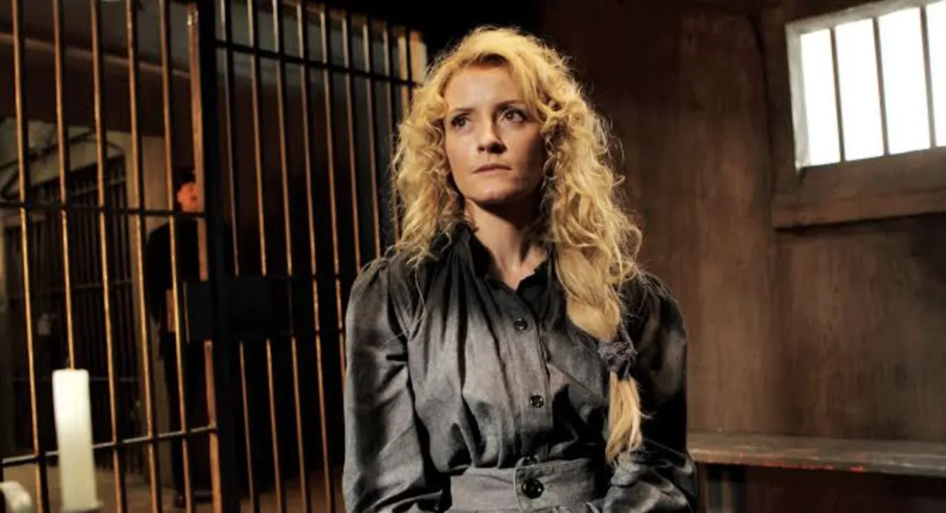 Julia Ogden in Murdoch Mysteries