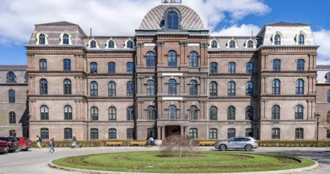 The Sex Lives of College Girls Filming Locations: Where Is Essex College?