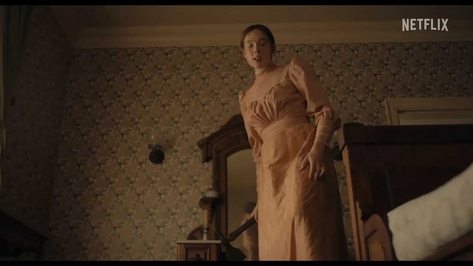 VS–YouTube-68MONSTERTheLizzieBordenStoryOfficialTrailerNetflix-YouTube-1’40”