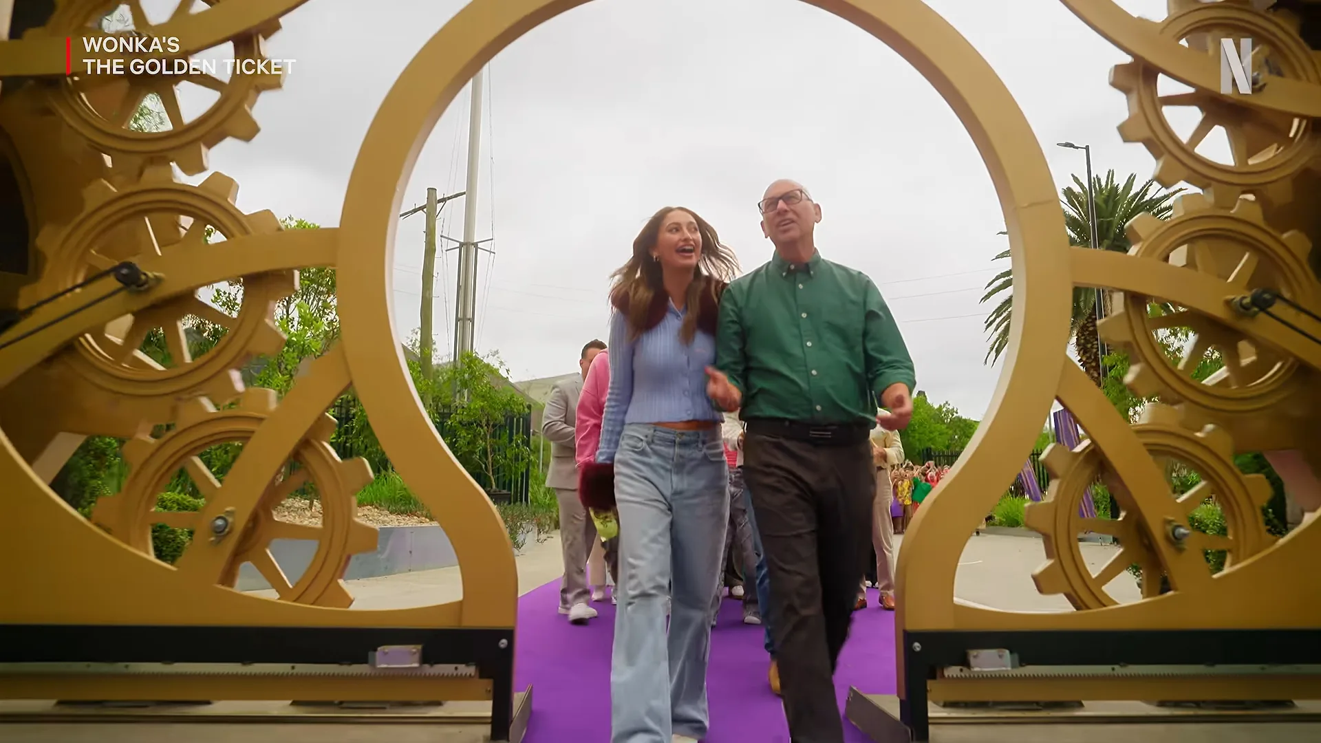 VS–YouTube-125WonkasTheGoldenTicketOfficialTrailerNetflix-YouTube-0’01”