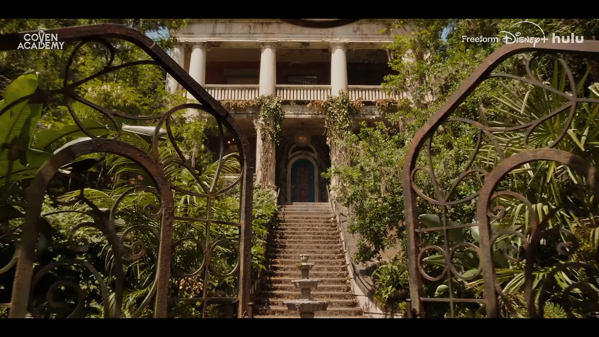 VS–YouTube-144CovenAcademyTrailerDisney-YouTube-0’05”