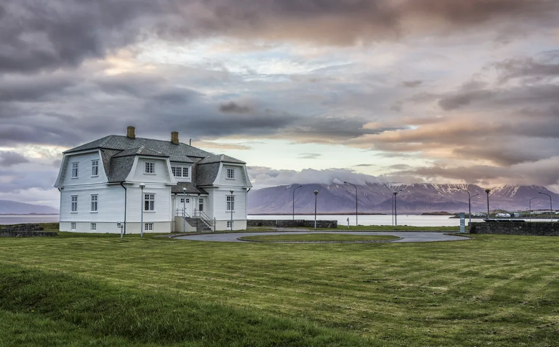The Brink of War Filming Locations and Cast Details