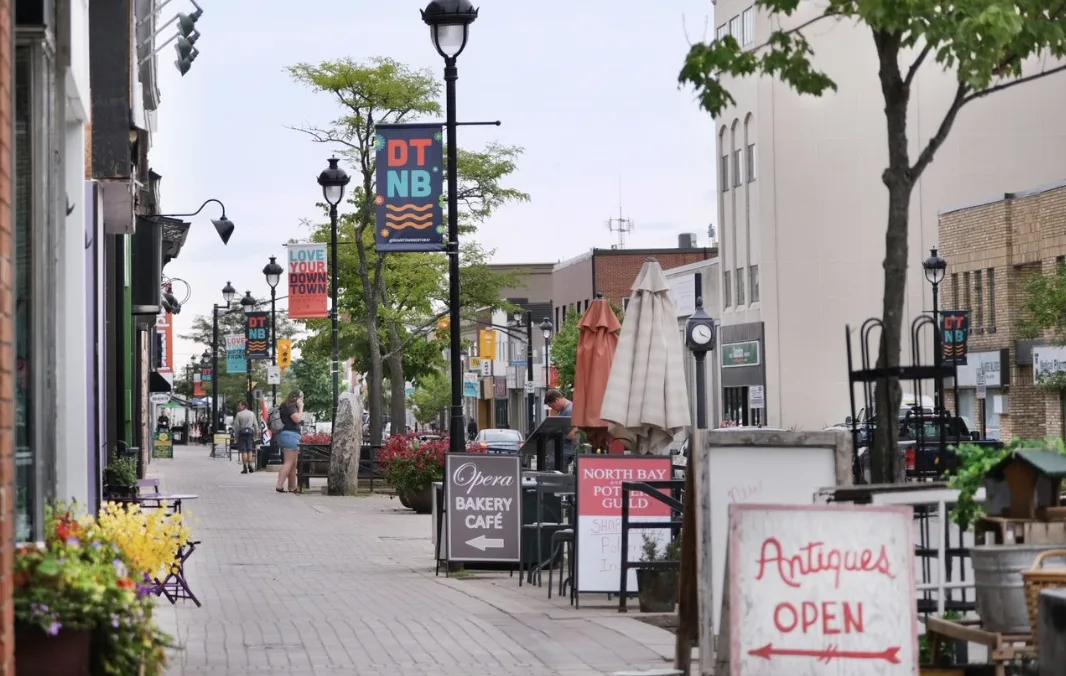 Where was Love Under the Mistletoe (Operation Mistletoe) Filmed?