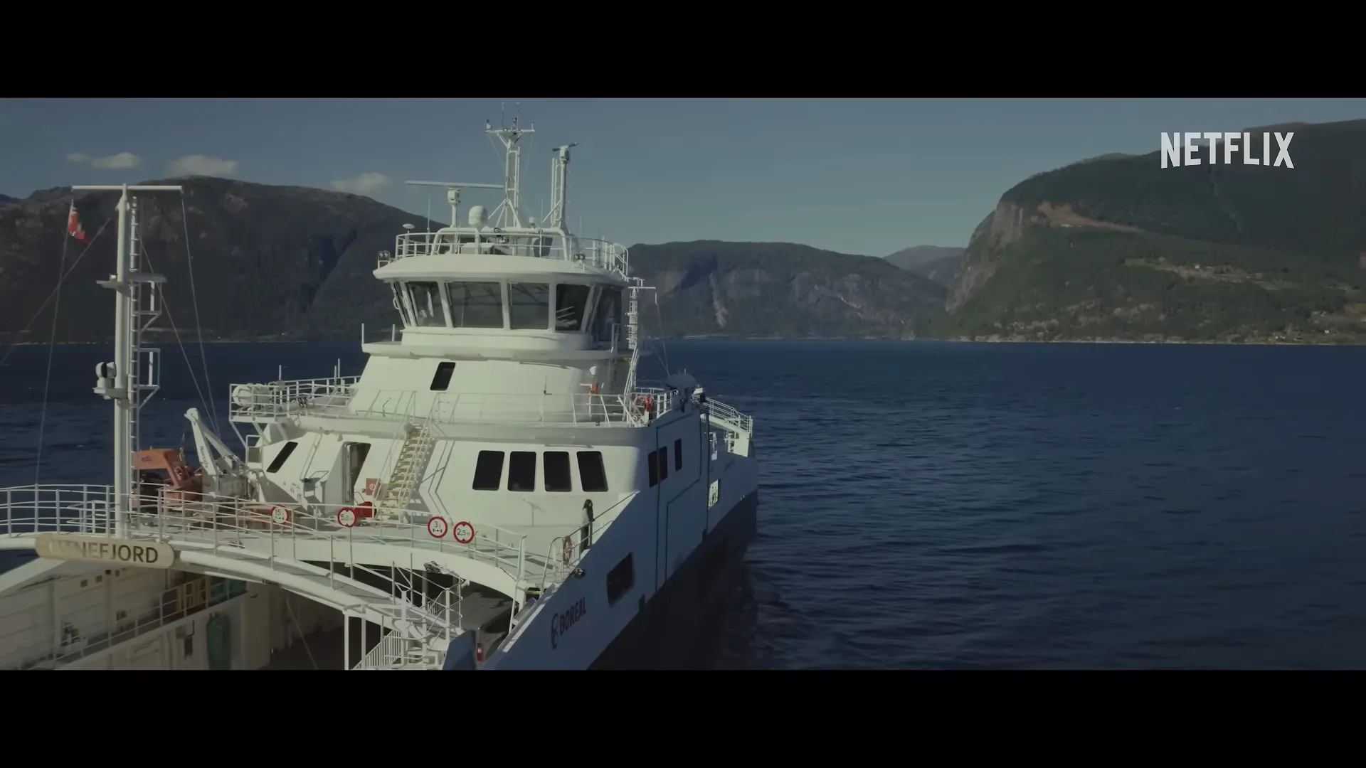 VS–YouTube-86TheSecretWomanOfficialTrailerNetflix-YouTube-0’45” (1)
