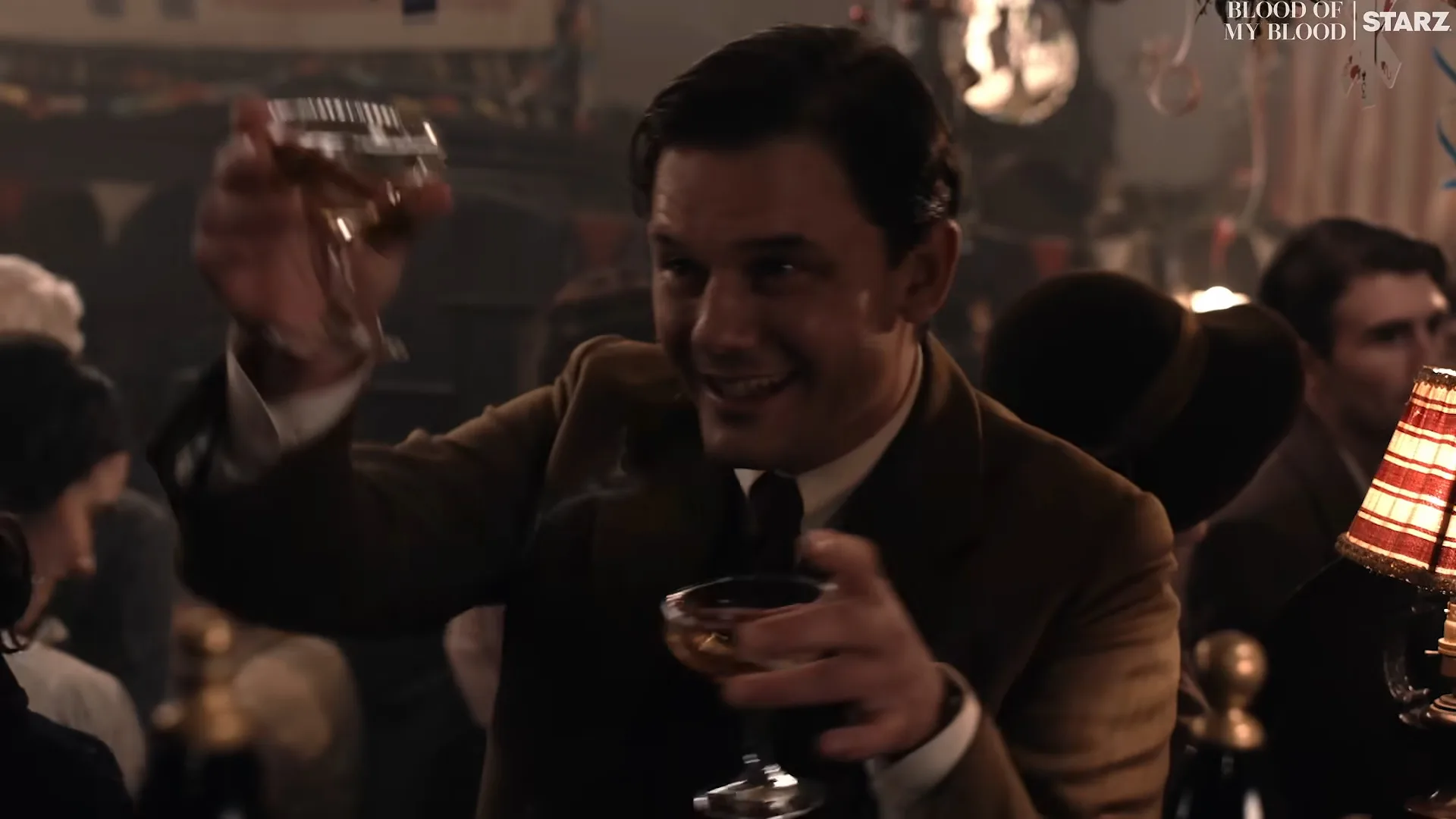 VS–YouTube-87OutlanderBloodofmyBloodSeason2OfficialTrailerSTARZ-YouTube-1’25”