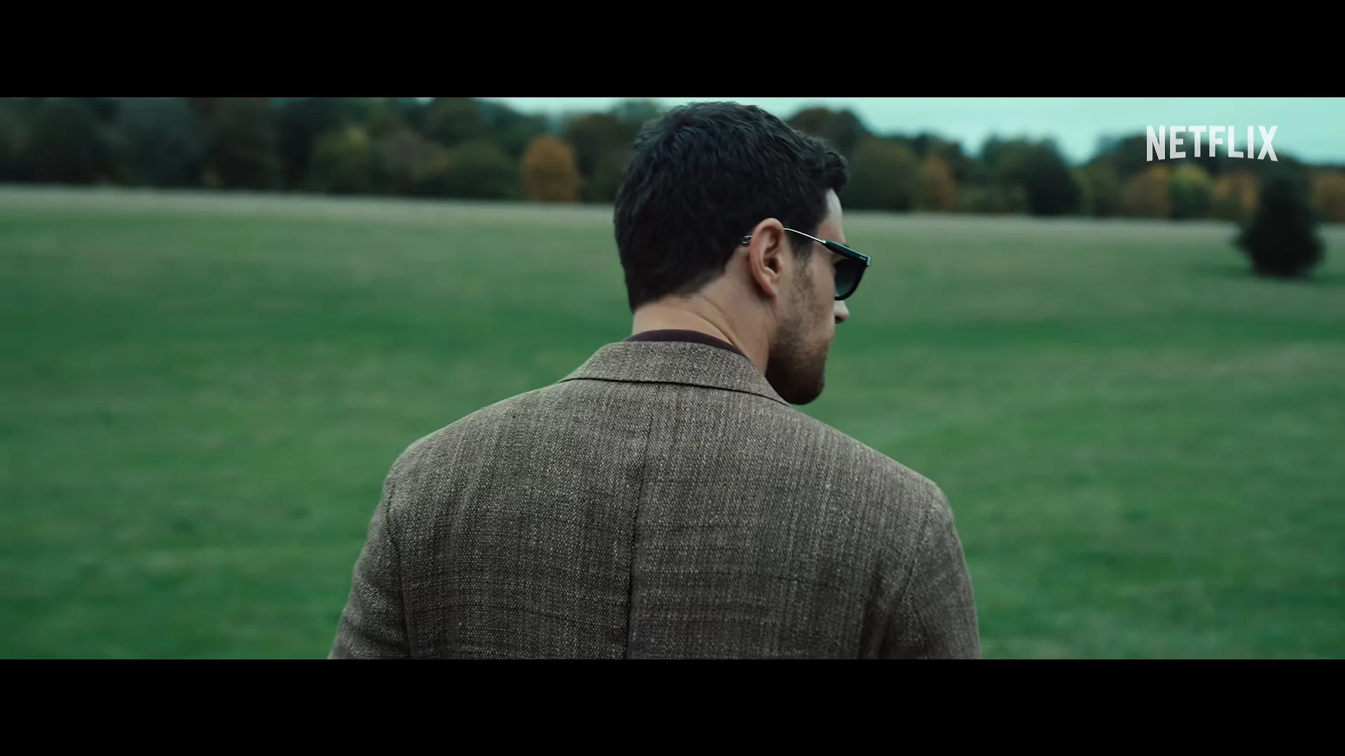 VS–YouTube-99TheGentlemenSeason2OfficialTrailerNetflix-YouTube-0’25”