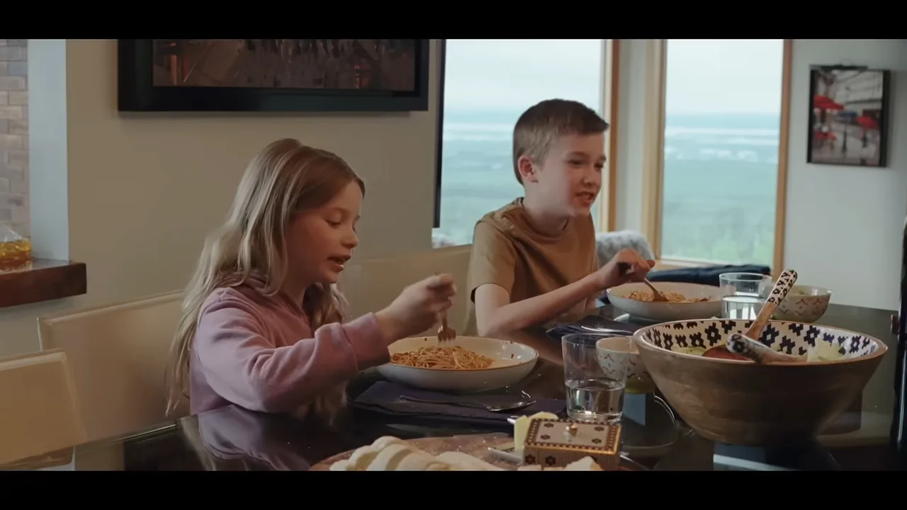 VS–YouTube-100THESUNNEVERSETSTrailerDakotaFanningJakeJohnsonIndependentFilmCompany-YouTube-0’26”