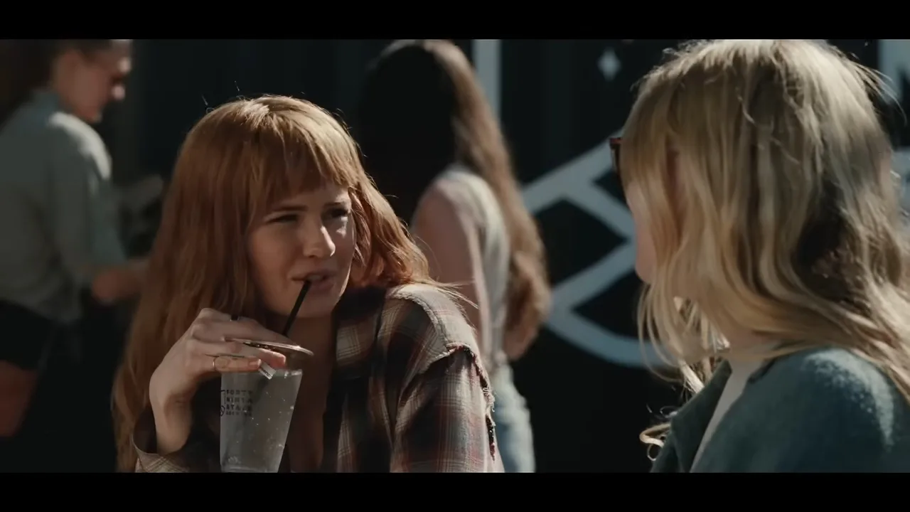 VS–YouTube-100THESUNNEVERSETSTrailerDakotaFanningJakeJohnsonIndependentFilmCompany-YouTube-0’22”