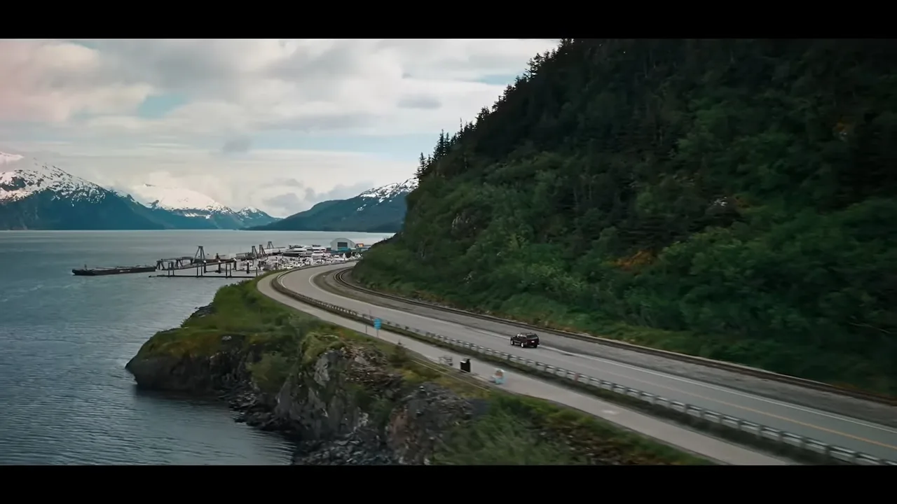 VS–YouTube-100THESUNNEVERSETSTrailerDakotaFanningJakeJohnsonIndependentFilmCompany-YouTube-1’04”