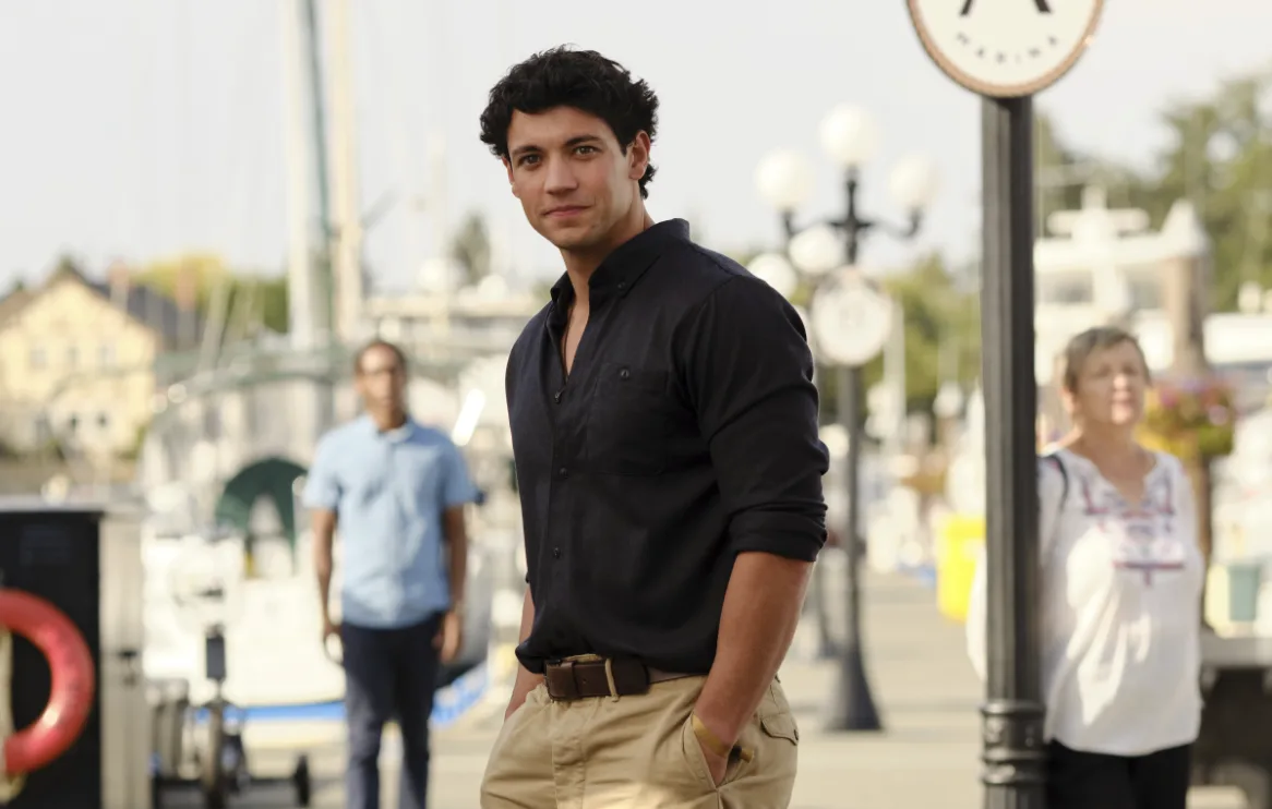 Crew Girl Cast Guide: Who Plays Teagan, Josh, Cam and the Easton Prep Crew?